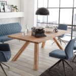 Reduziertes Patchwork Dining - Stühle und Bank bzw. Sofa aus einer Serie.