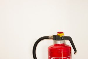 Sicheres Wohnen: Brandschutz - Ausbruch von Feuer in der Wohnung vermeiden und bei Brand richtig reagieren