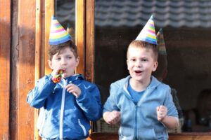 Silvester feiern - Beschäftigung und Spiele für Kinder bei der Silvesterparty