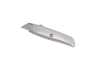 Ein Cutter oder Teppichmesser mit scharfer Klinge - Basis-Ausstattung an Werkzeug für jeden Heimwerker.