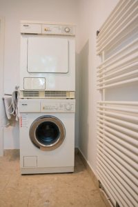 Waschmaschine und Wäschetrockner stapeln