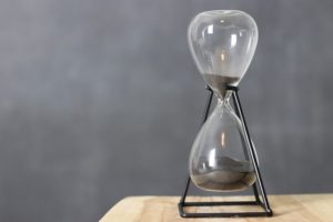 Dekoration Wohnung Trends 2022: Sanduhren - Hourglasses