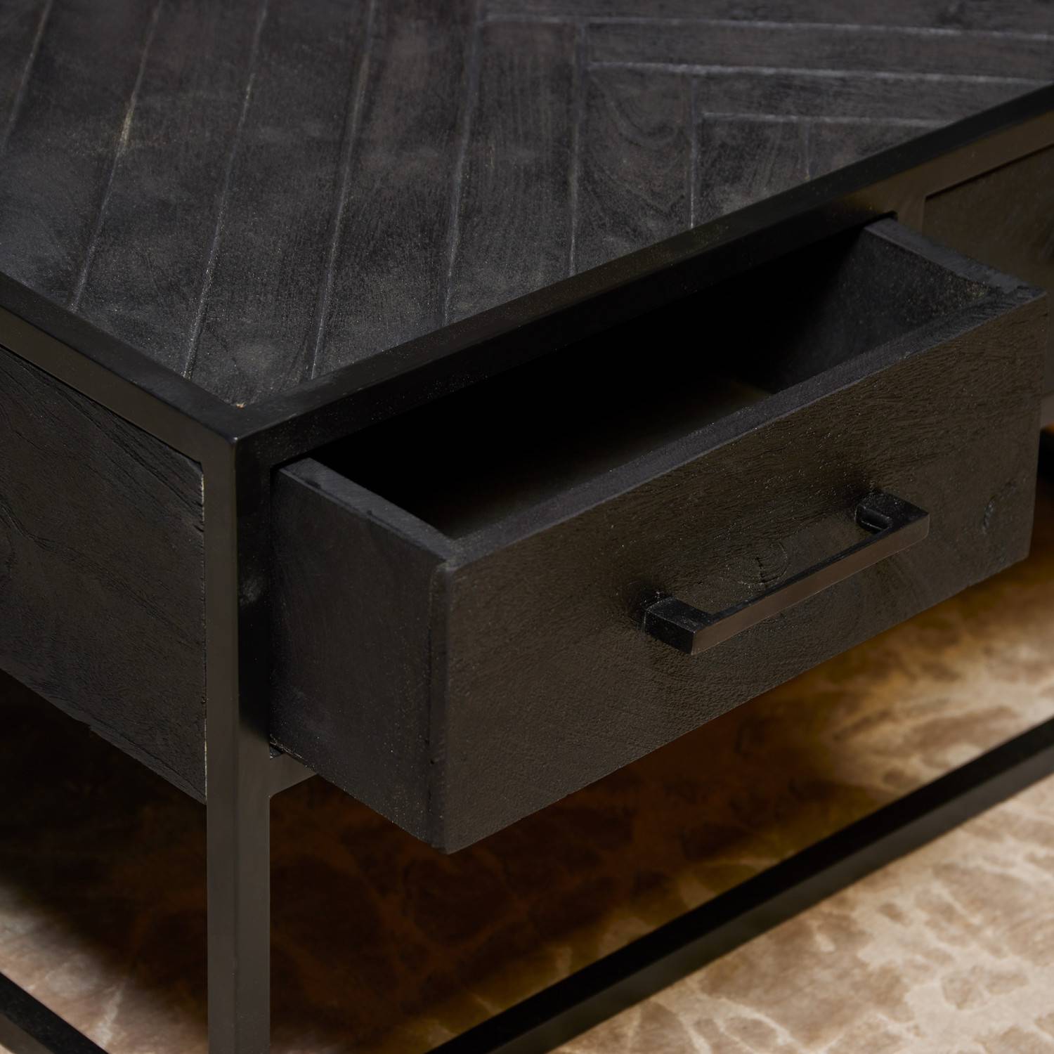 Quadratischer Couchtisch aus schwarzem Mangoholz - Lida