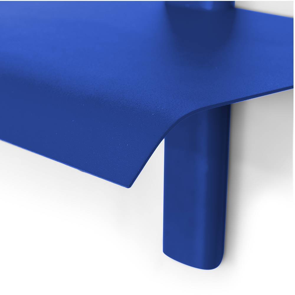 Abgerundete Kante des blauen Wandregals für Wohnzimmer und Flur – Nikolan