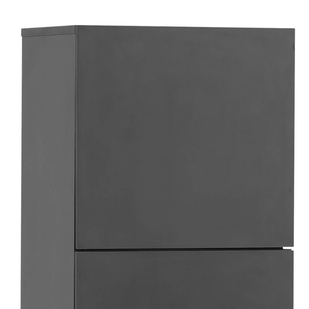 Detailansicht der mattschwarzen Oberfläche des Design-Regals von oben – Forca