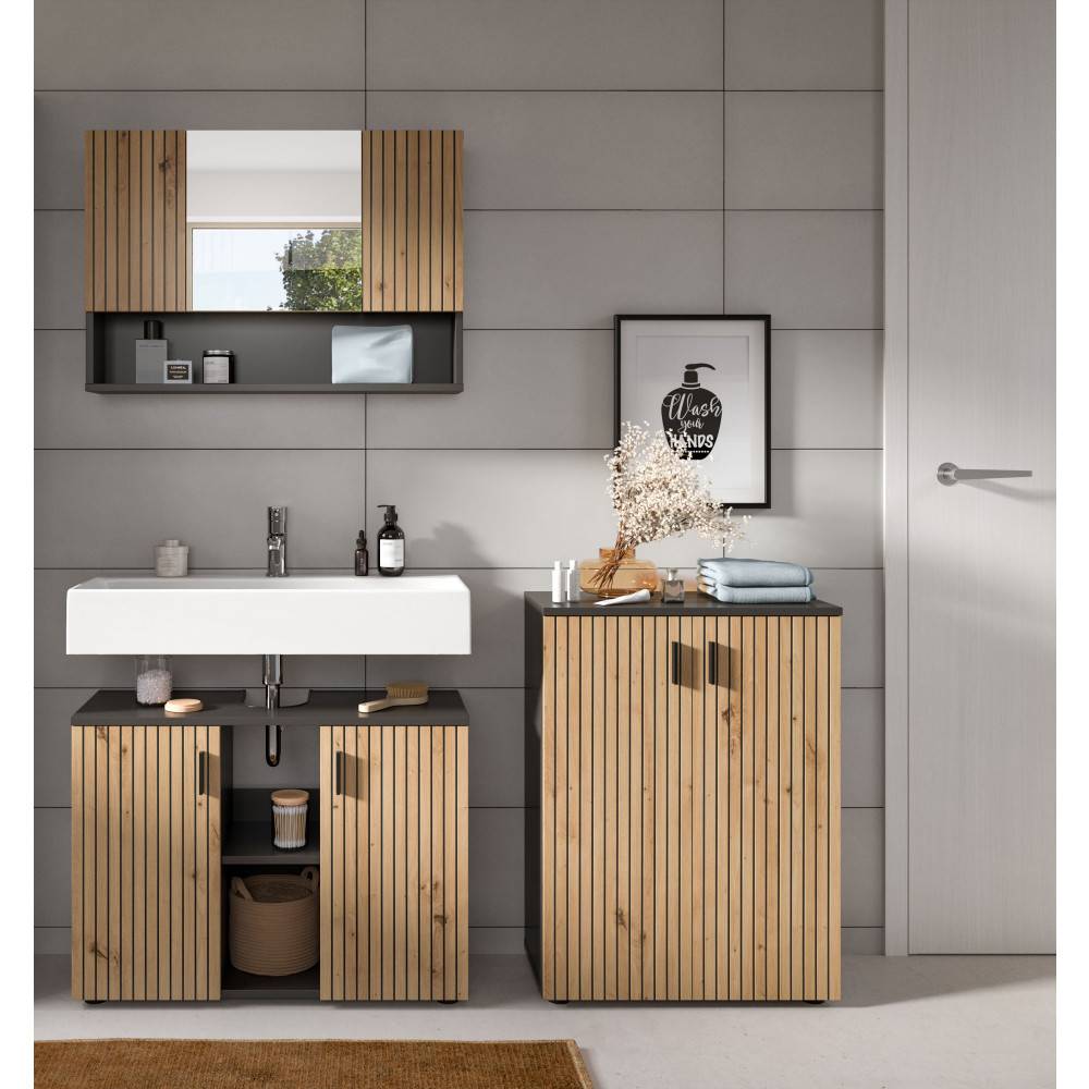 Waschbeckenunterschrank und Spiegelschrank mit Holzlamellenfronten im Badezimmer – Janny