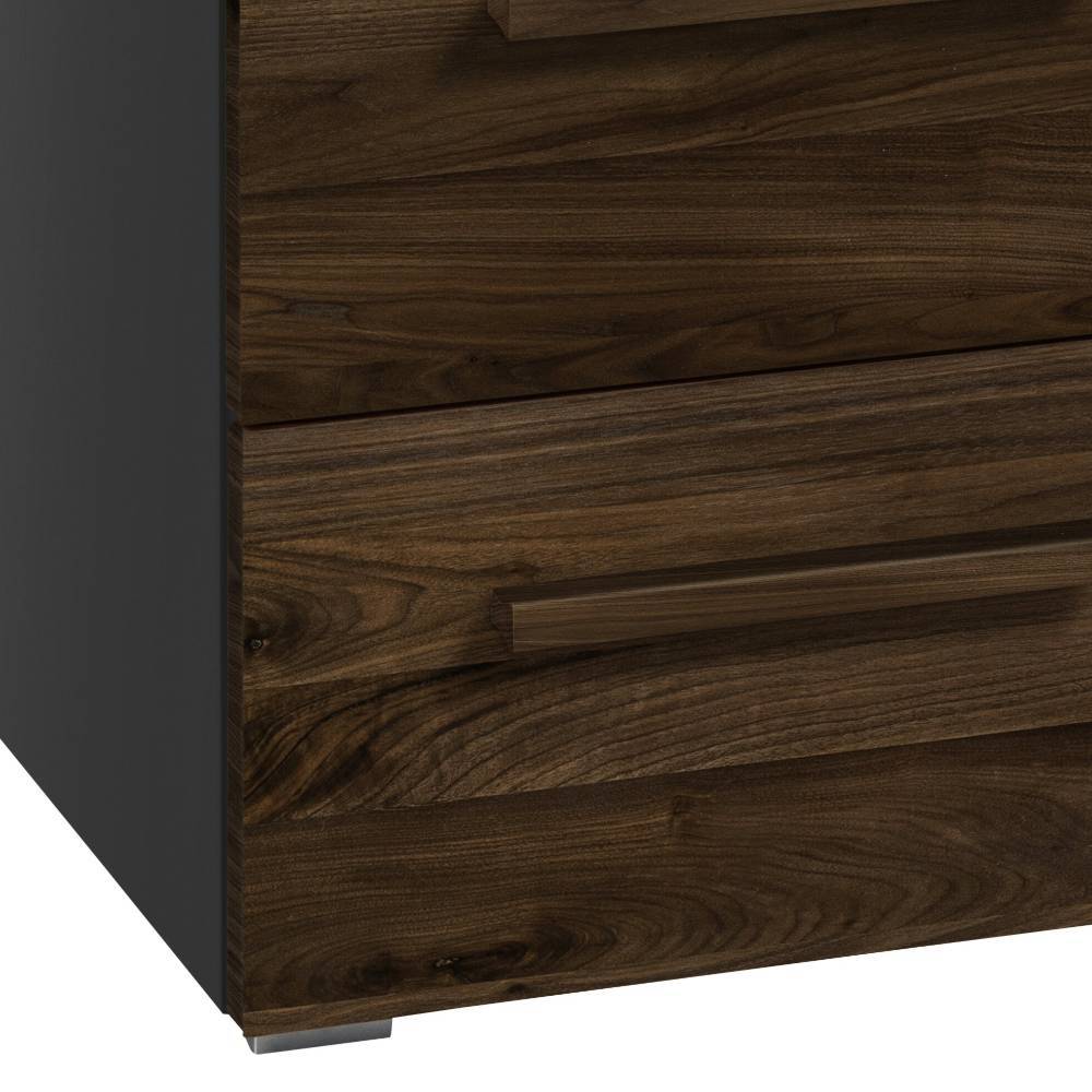 Teilmassive Kommode in Nussbaum mit Anthrazit-Seitenwand und Metallfuß Detail – Konia