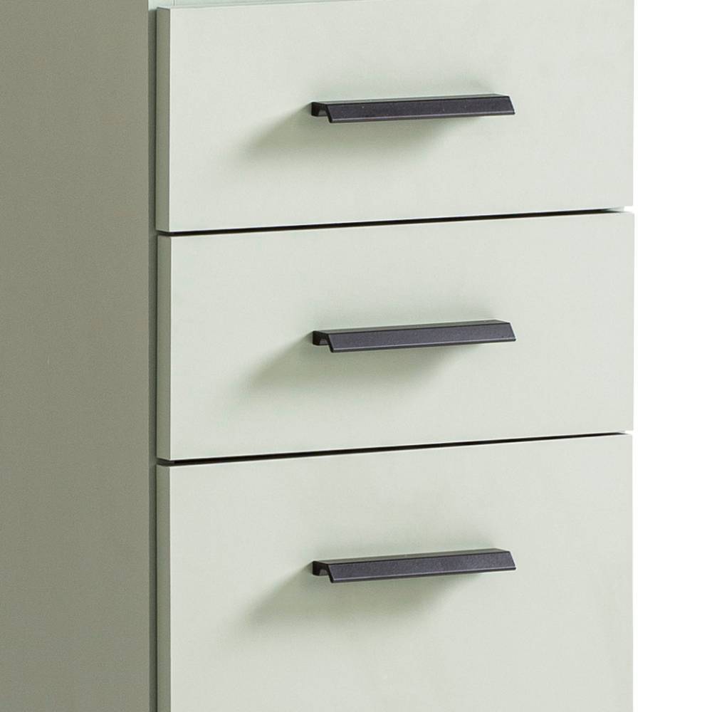 Drei geschlossene Schubladen des Badezimmer-Highboards in Graugrün mit schwarzen Griffen – Casimir