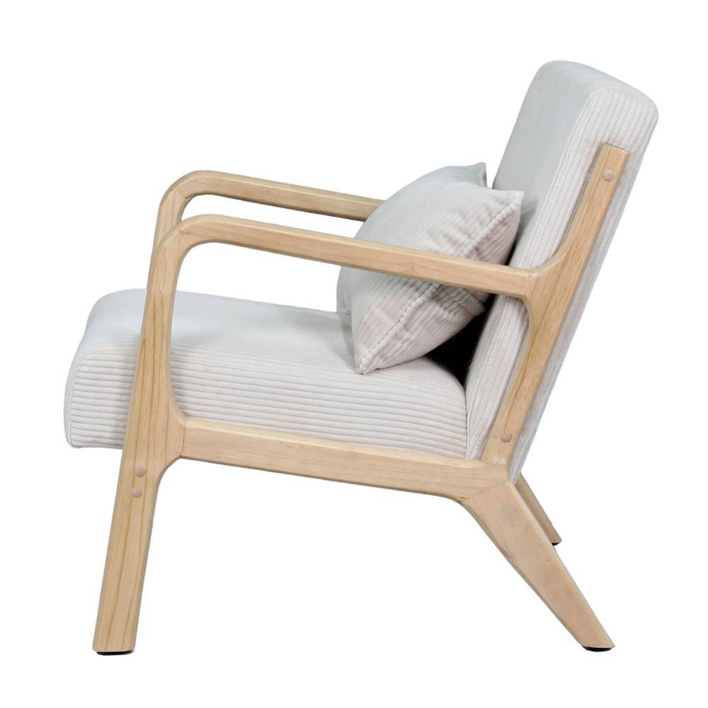 Bequemer Cord Sessel in Offwhite von der Seite mit Holzarmlehnen – Veracruz
