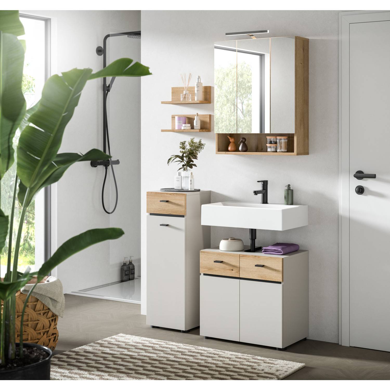 Modernes fünfteiliges Badezimmermöbel Set in Holzoptik und Weiß im Badezimmer – Majoristo