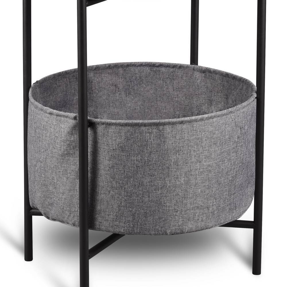 Graue Stoff-Ablage im stabilen Metallgestell des modernen Beistelltisches – Medita