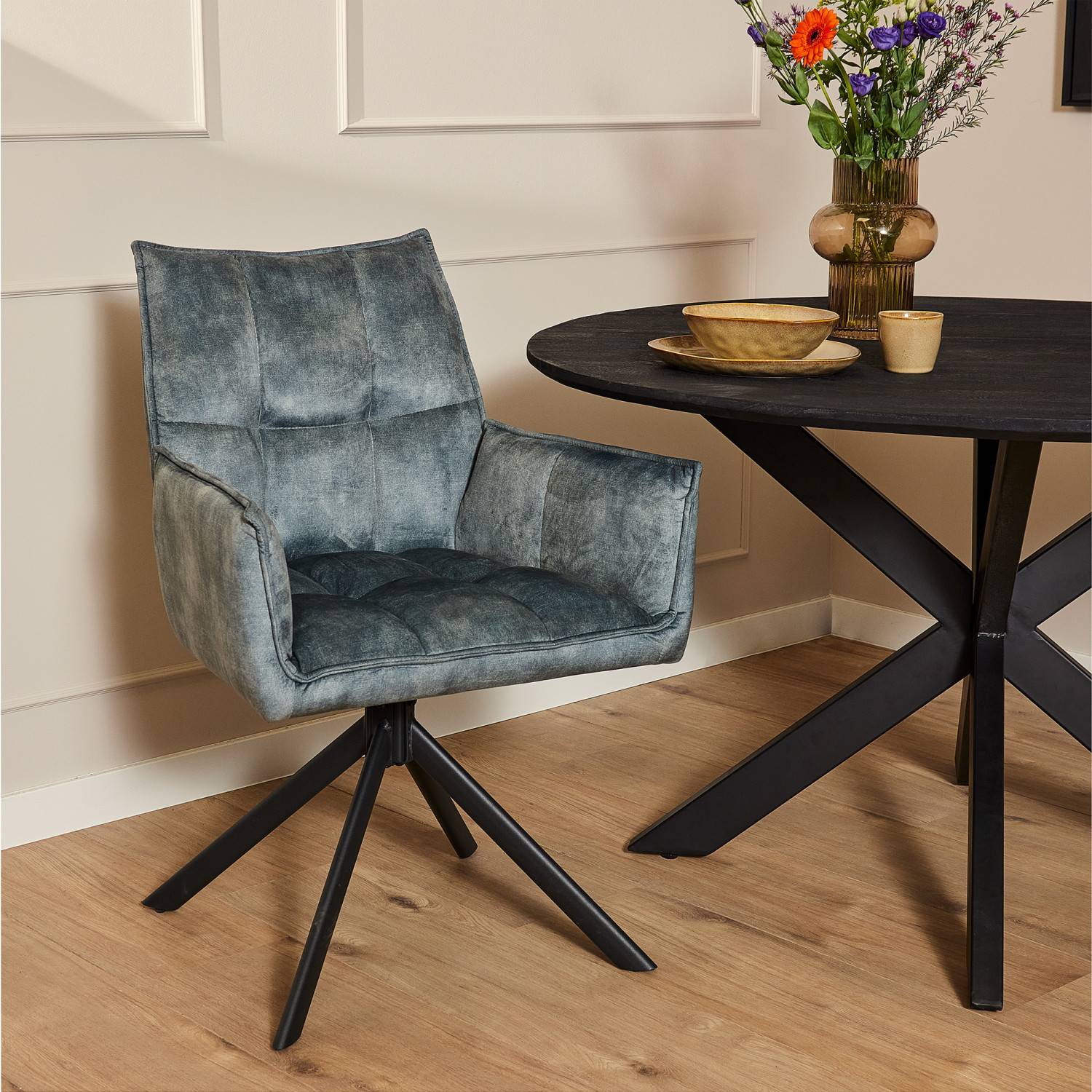 Grauer Sessel mit Samtbezug - Moderato