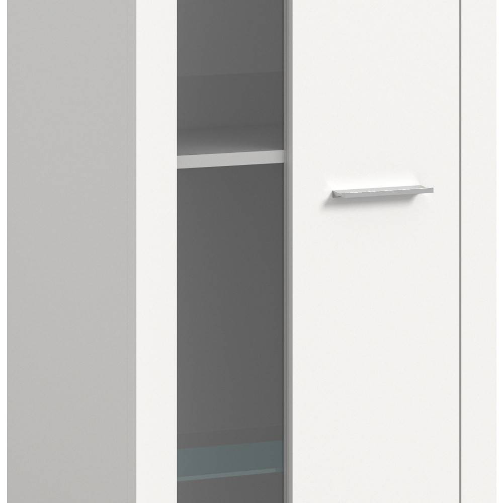 Silberner Griff und Vitrinenfach der weißen Wohnzimmer Schrankwand mit Glasfront – Furoro