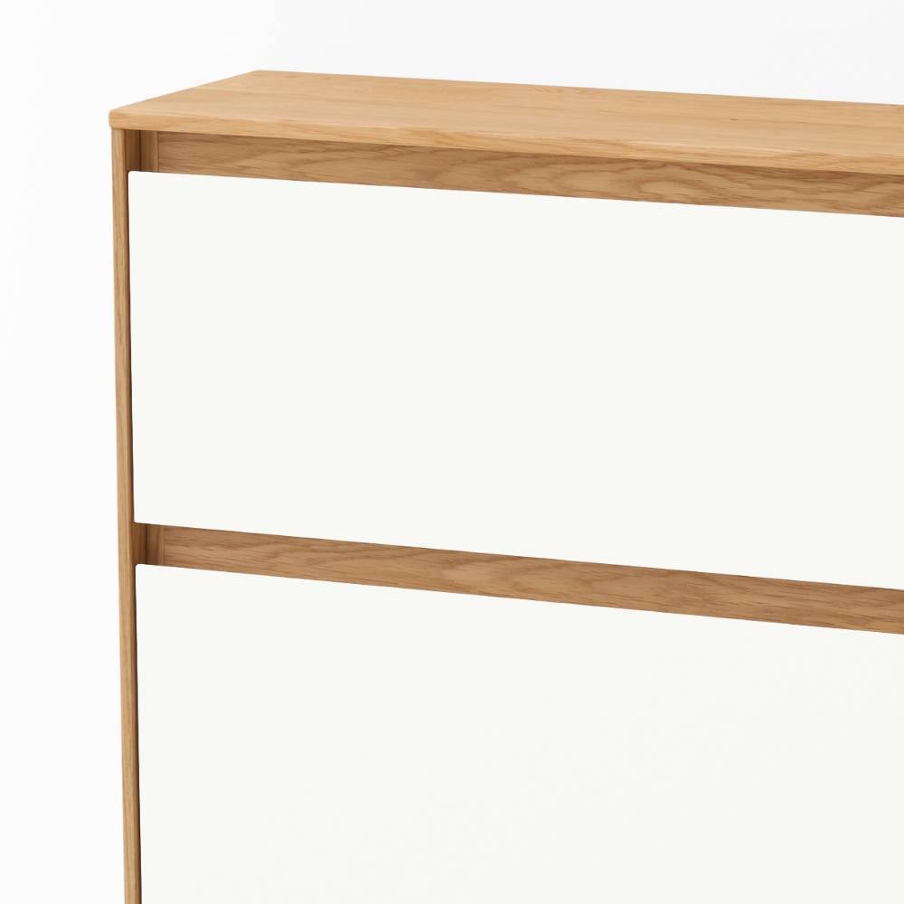 Oberer Bereich der Dielenschuhkommode mit weißen Klappen und Eiche Bianco – Pablona