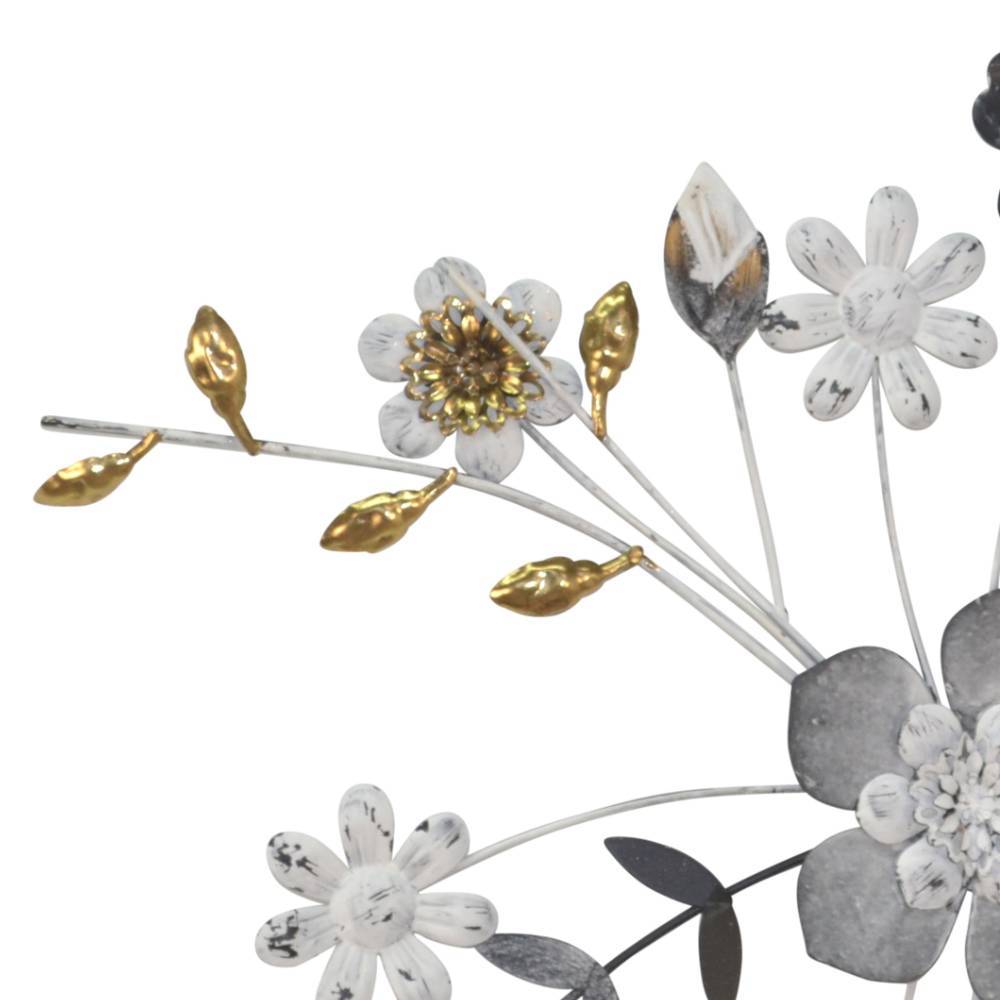Kunstvolle Metall Wanddeko mit weißen Blüten und glänzenden goldfarbenen Blättern - Consol