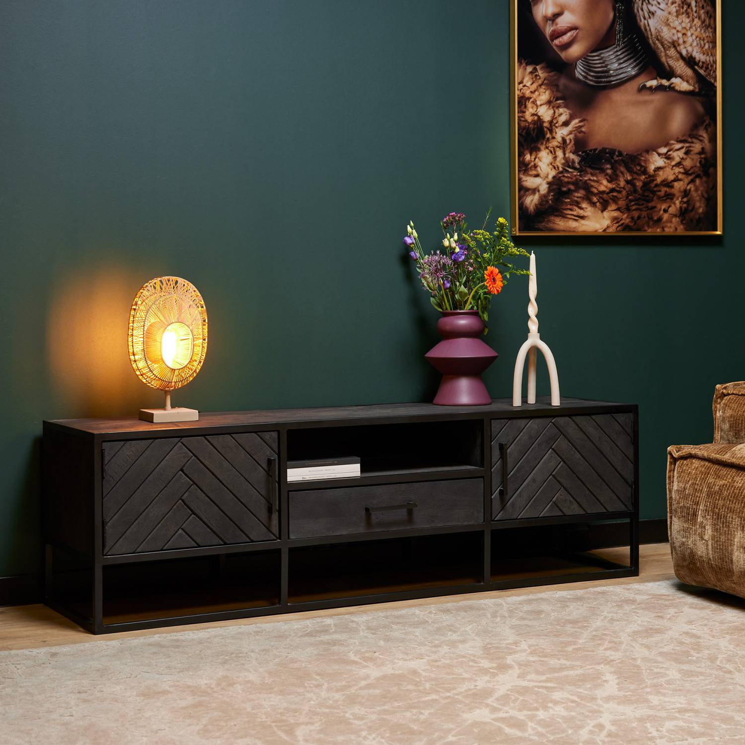 Massives TV Lowboard aus schwarzem Holz - Lida