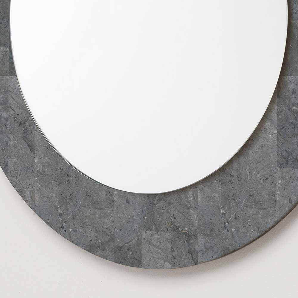 Grauer Spiegel mit Rahmen aus Stein - Maratas