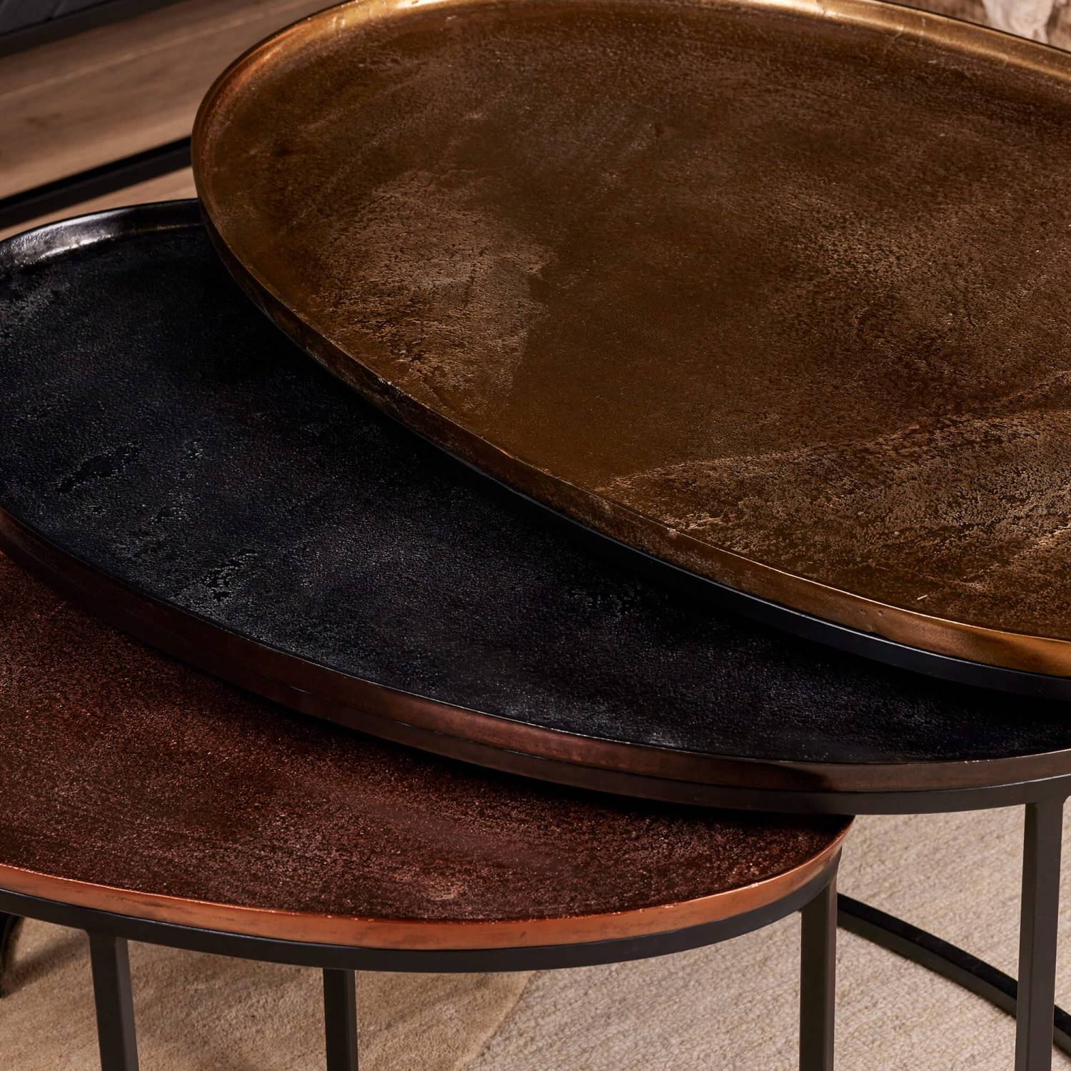Ovaler Couchtisch 3er Set in Schwarz, Bronze und Kupfer mit strukturierten Platten – Abeigh