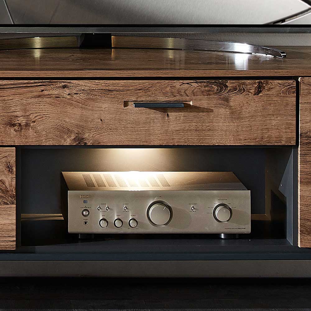 Offenes Medienfach mit integrierter Beleuchtung für HiFi-Geräte im TV-Möbel – Xindus