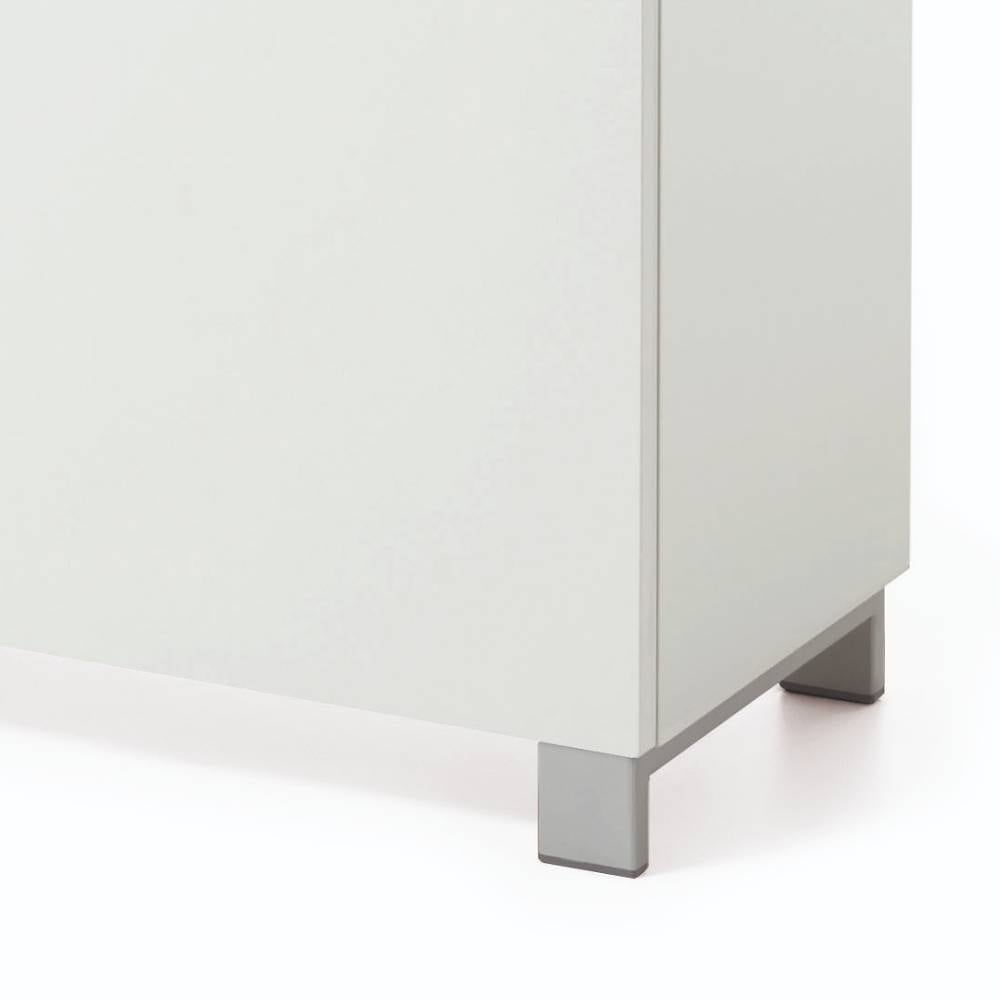Stabiler Hochschrank mit silbernen Füßen ideal für den Flur – Holdywas