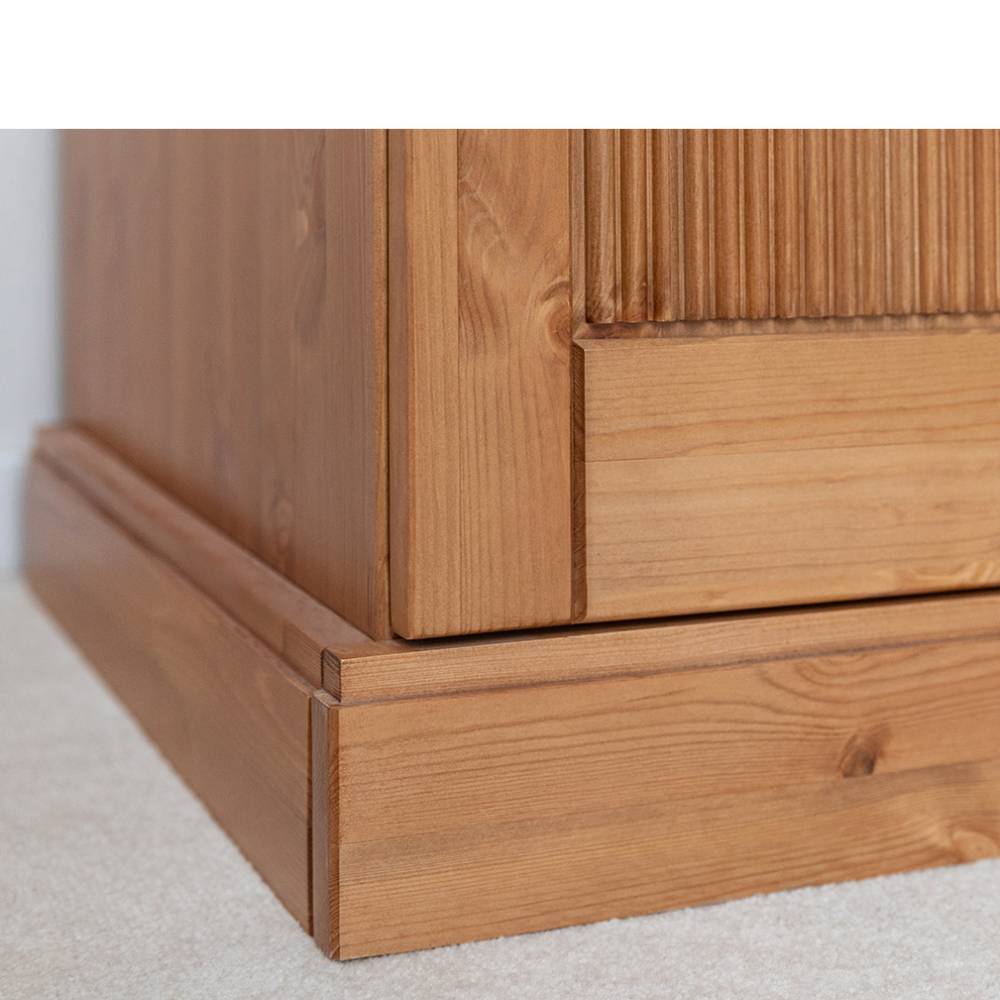 Landhaus Kleiderschrank aus Kiefernholz - Olivessa