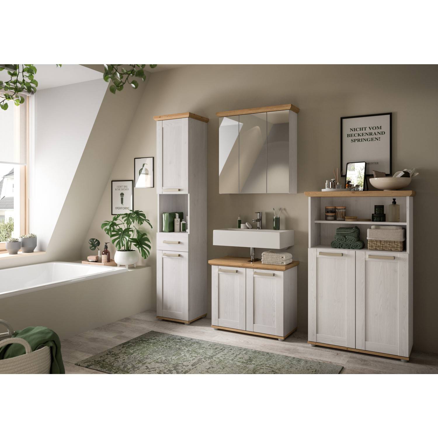 Badezimmerschrank mit offener Ablage und Türen in hellem Holzdesign im Badambiente – Tocella