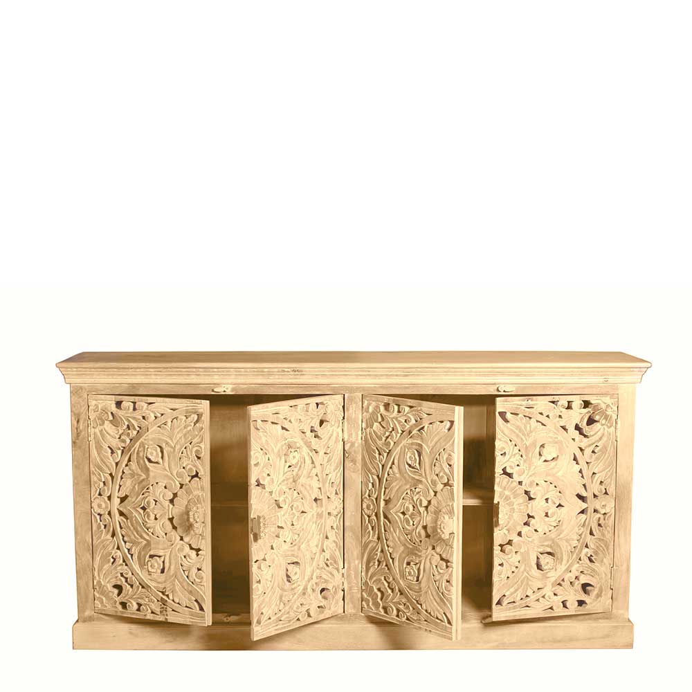 4-türiges Sideboard aus hellem Holz mit detaillierten Schnitzereien, zwei Türen offen – Runiasa