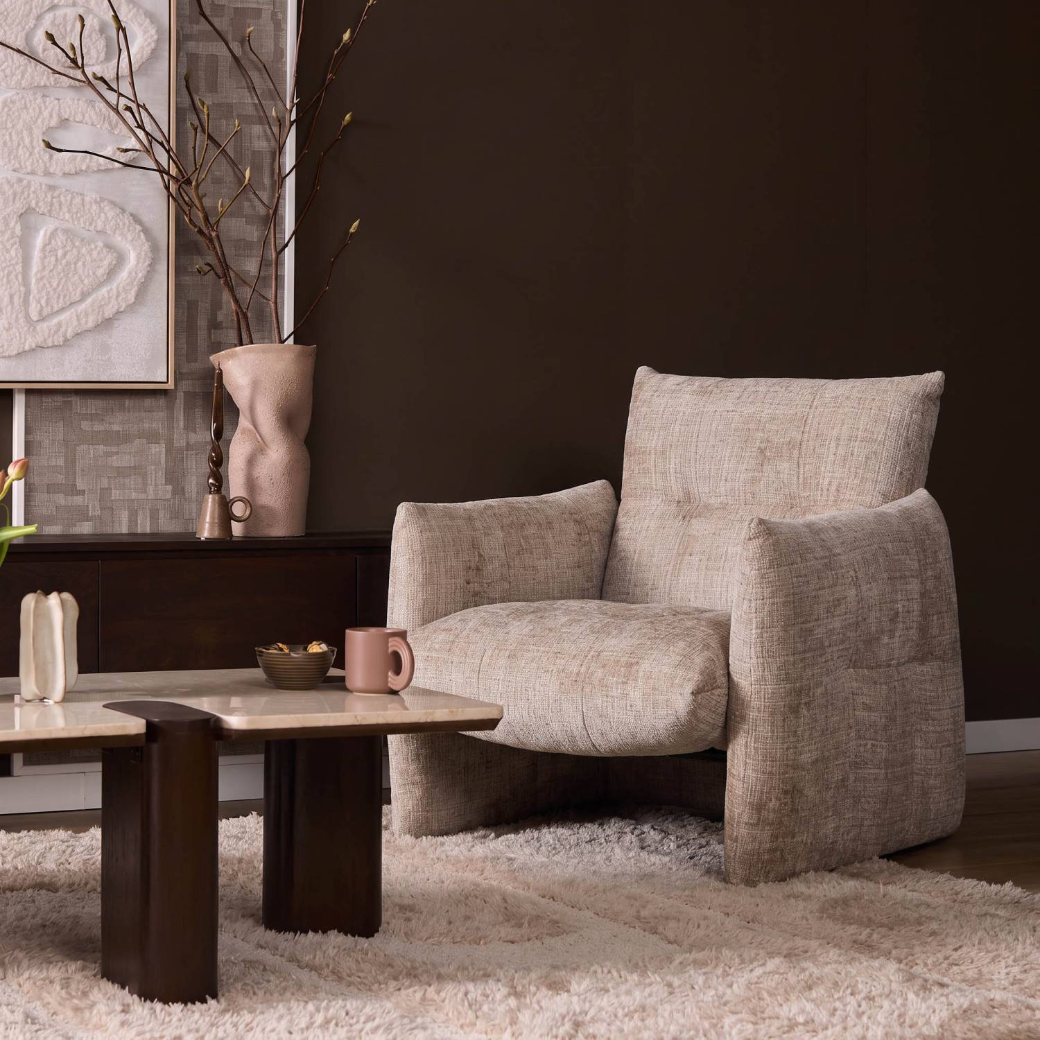 Eleganter Polstersessel für das Wohnzimmer in heller Textiloptik – Sylverta
