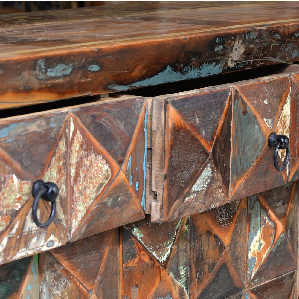 Offene Schubladen des bunten Shabby Chic Sideboards aus Recyclingholz mit markanter Textur – Arona