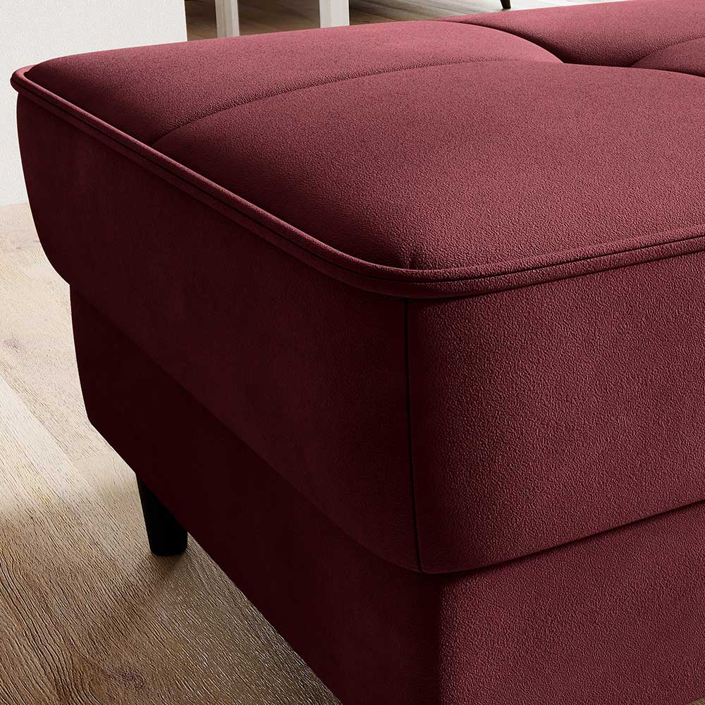 Bordeauxroter Couchhocker mit weichem Stoffbezug, feiner Paspelierung und sichtbarem Bein – Ponnya