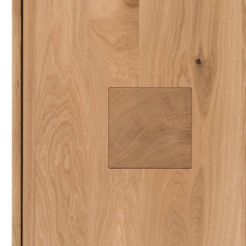 Kommode aus Wildeiche Massivholz Tür mit quadratischem, eingelassenem Holzgriff – Aco