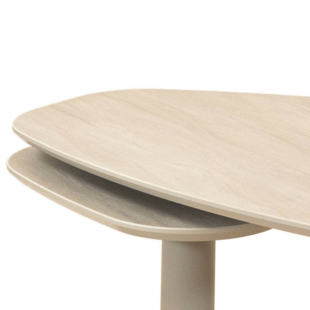 Zwei ovale Tischplatten des Couchtisches in heller Marmoroptik mit strukturierter Oberfläche – Denmark