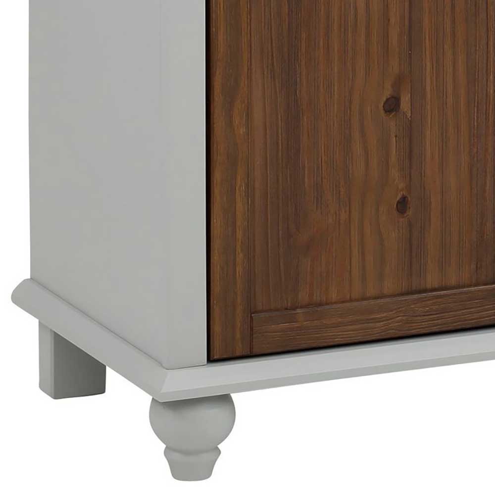 Dekorativer Kugelfuß und Sockel des Landhaus Sideboards in hellem Grau – Veproma