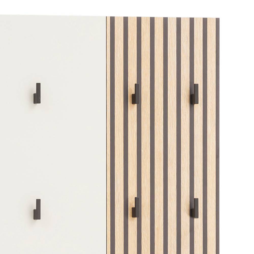 Zweiteilige Hängegarderobe mit schwarzen Kleiderhaken auf weißem und Holzoptik-Paneel – Anlina