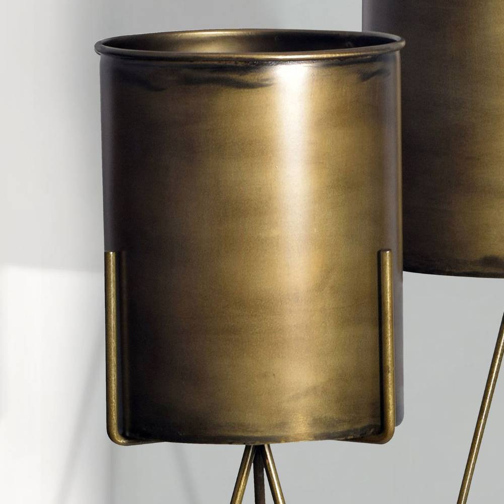 Goldener Übertopf auf Metallständer mit gebürsteter Oberfläche – Tyler