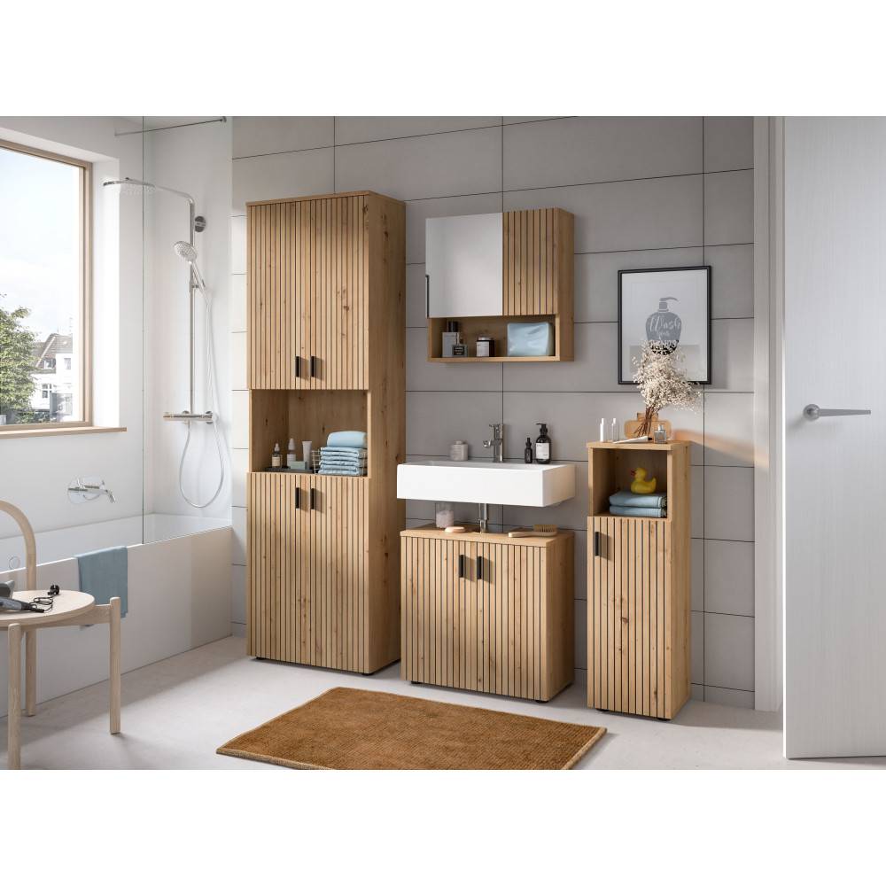 Komplettes Badezimmerset dreiteilig mit geriffelten Holzfronten und Waschbecken in modernem Bad – Janny
