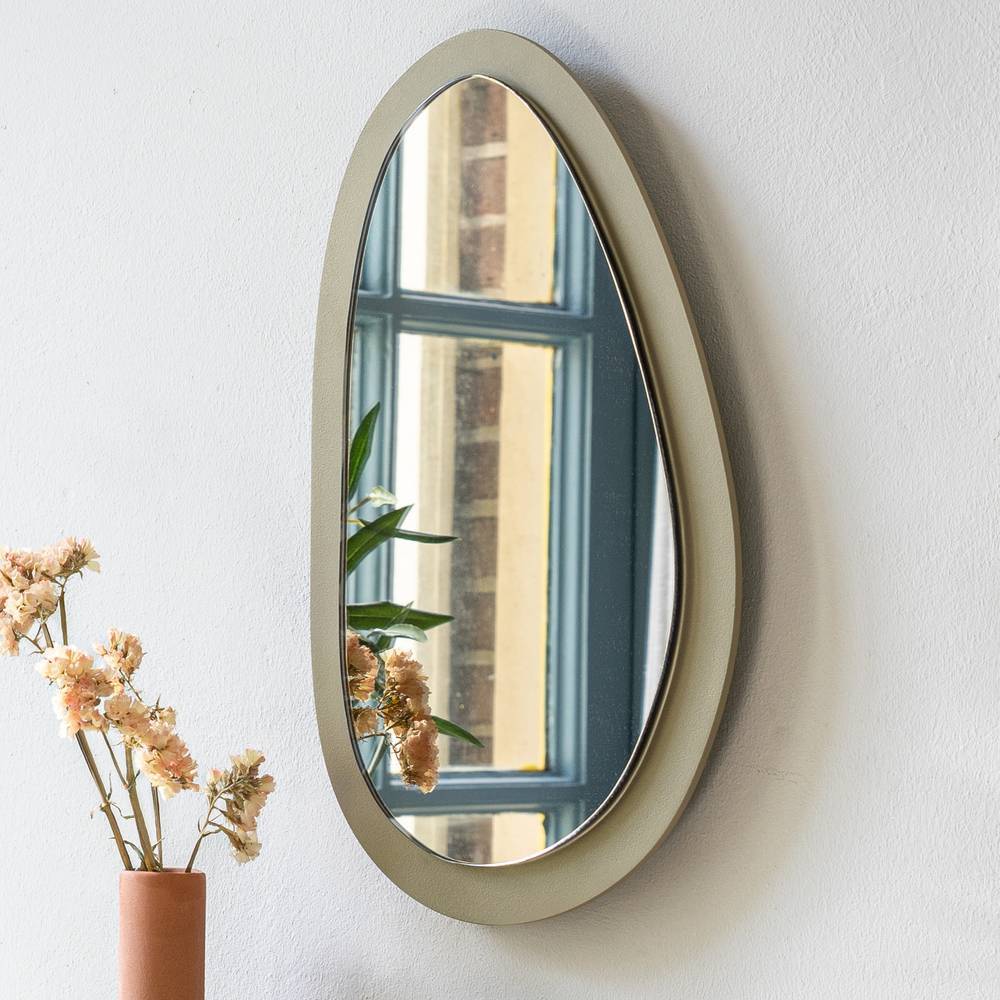 Design-Wandspiegel in organischer Form - Linvares
