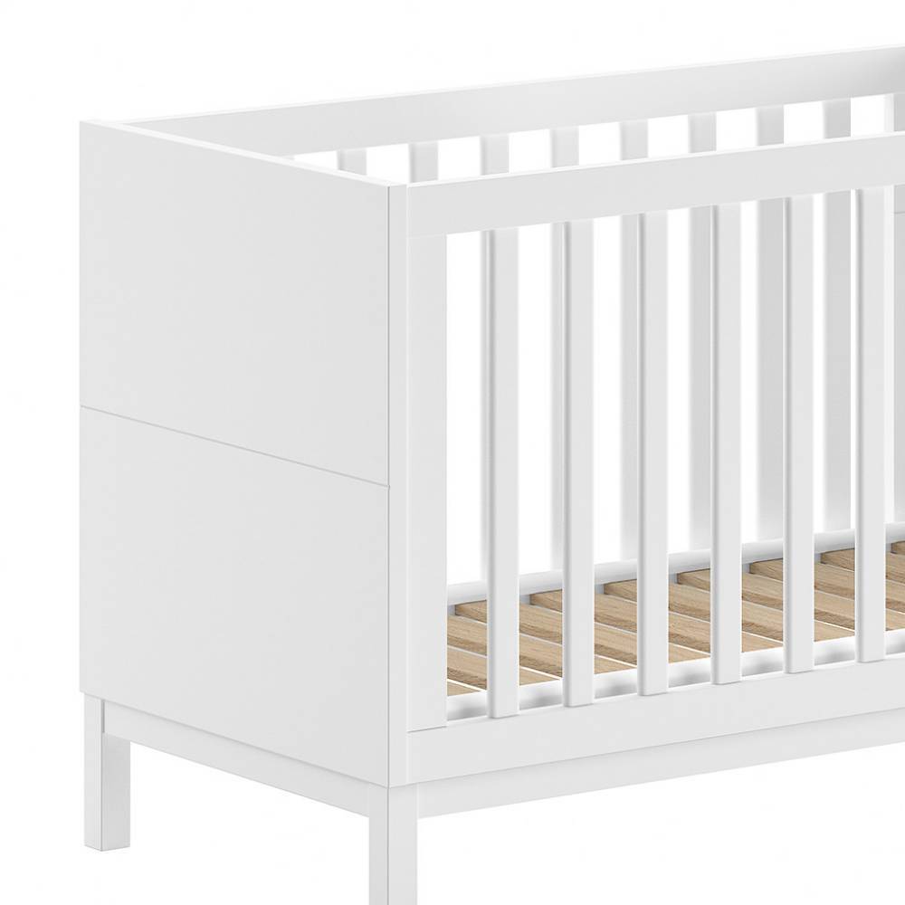 Weißes Babybett 60x120cm mit sichtbarem Lattenrost und massiven Seitenteilen – Crocinol