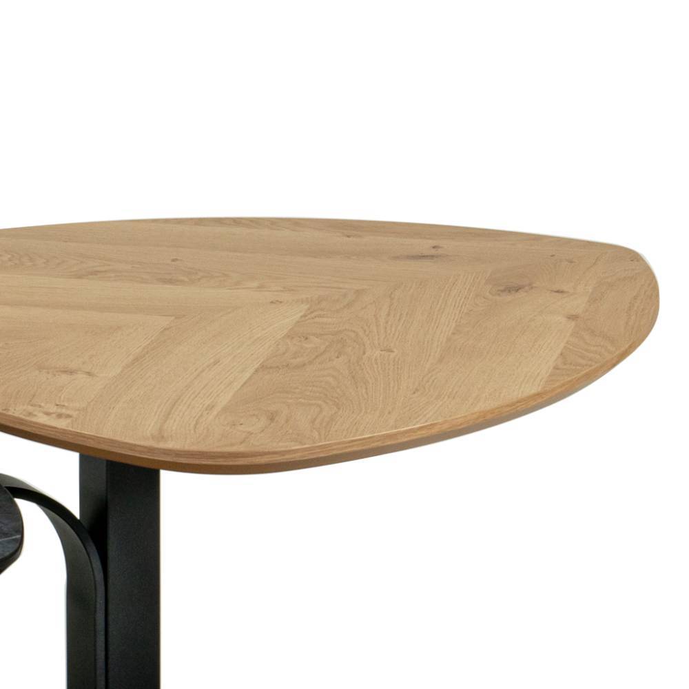 Obere Tischplatte aus hellem Eichenholz mit Fischgrätmuster des Design-Sofatisches – Malivio