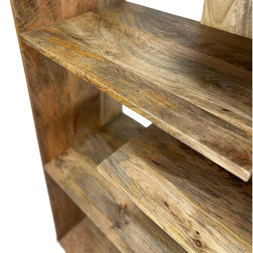 Natürliche Holzmaserung der Mangoholz-Fachböden vom Massivholzregal – Benevento