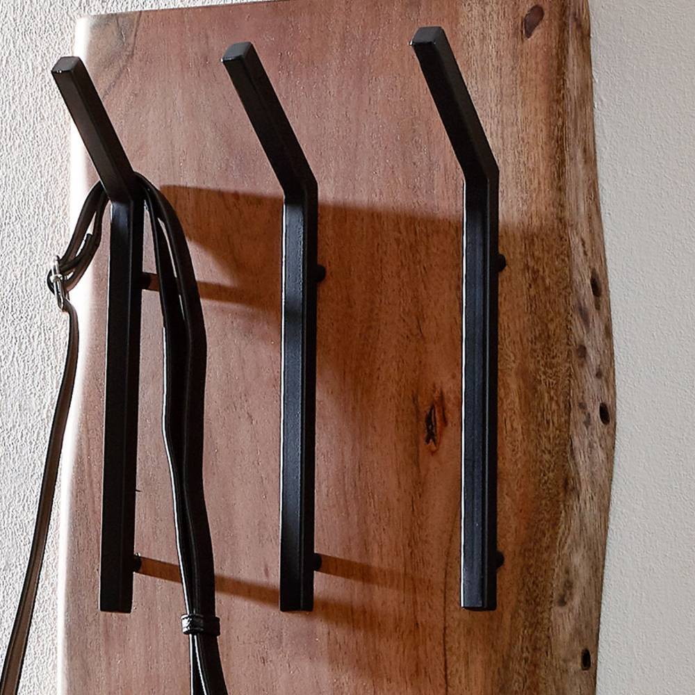 Garderobenpaneel mit drei robusten schwarzen Metallhaken im Industrial-Design für Jacken und Accessoires – Anella