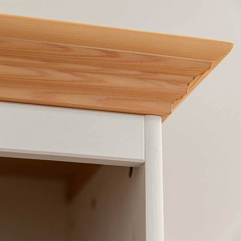 Holzplatte des zweifarbigen TV Boards in heller Kiefernoptik mit weißem Rahmen – Vitablo