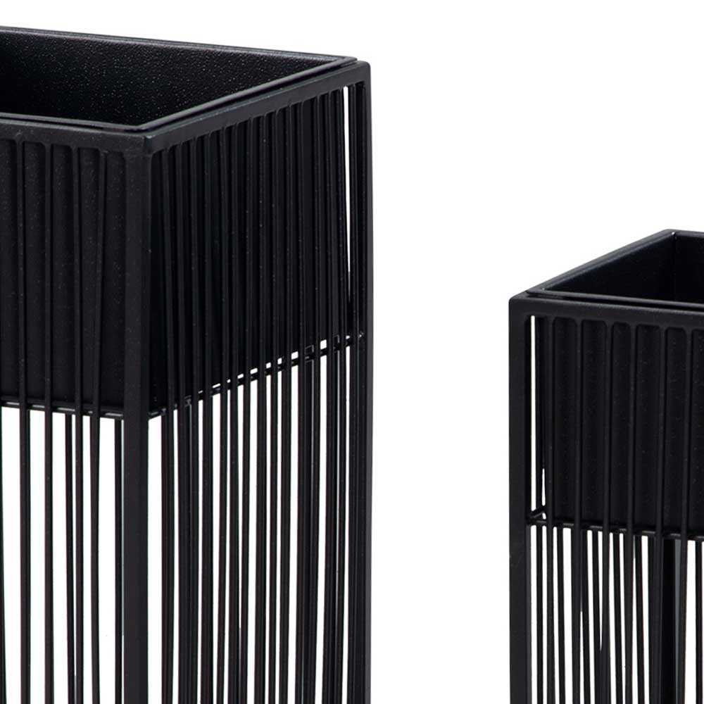 Obere Kante einer schwarzen Metall-Blumensäule mit quadratischem Übertopf und vertikalem Strebendesign – Mauritiuss