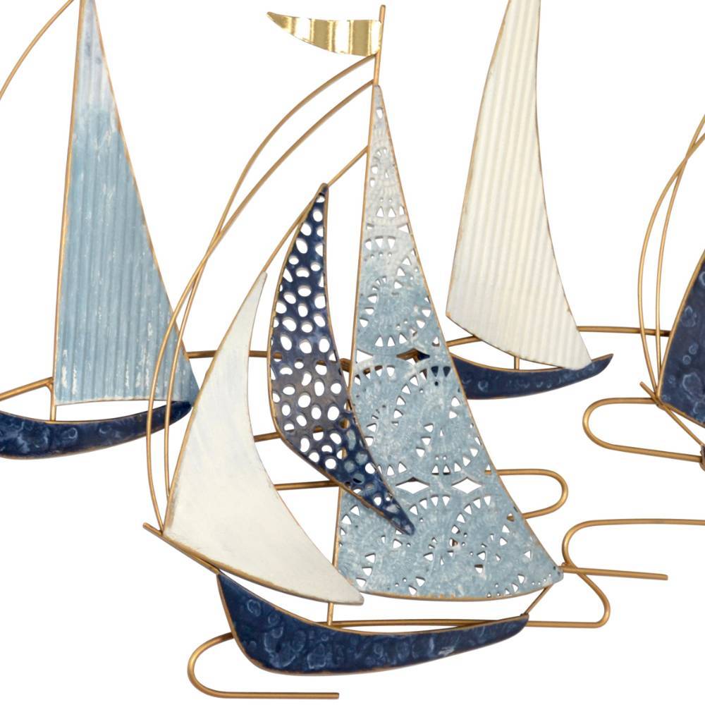 Metall Segelboot Wandbild in Blau und Weiß mit goldenen Akzenten und Mustern – Forcina
