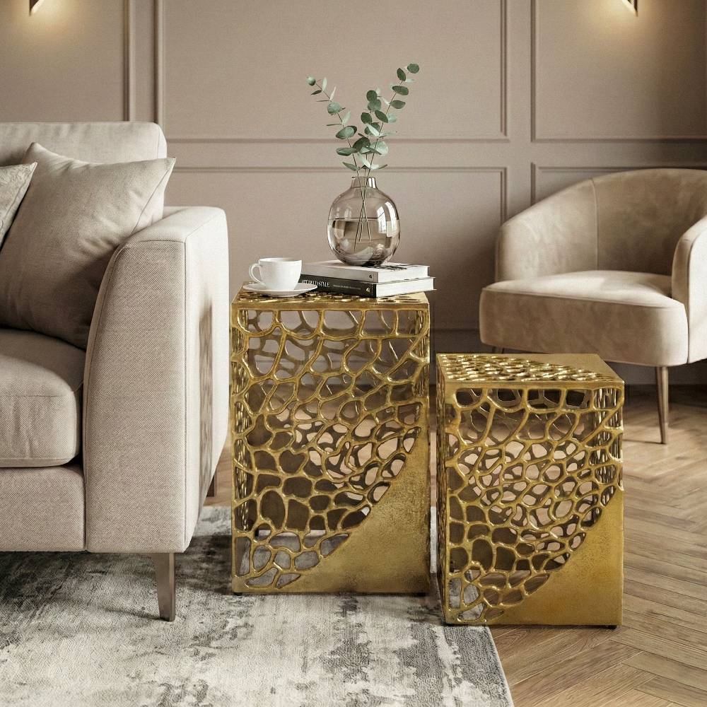 Beistelltisch Duo goldfarben im Wohnzimmer mit filigraner Struktur – Ortensia