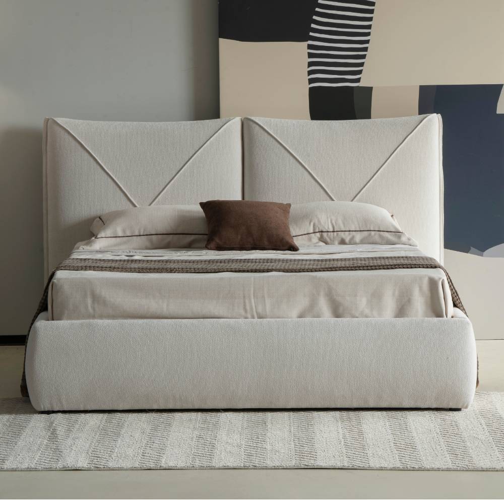 Voll ausgestattetes Polsterbett in Beige - Hinnavaron