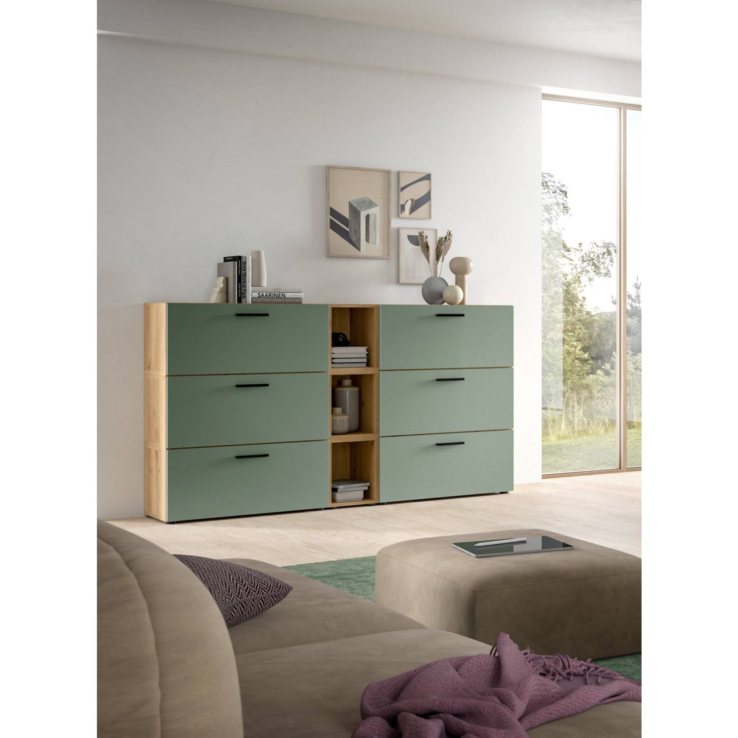Grünes Sideboard mit Holzrahmen und sechs Schubladen in modernem Wohnzimmer – Jonni