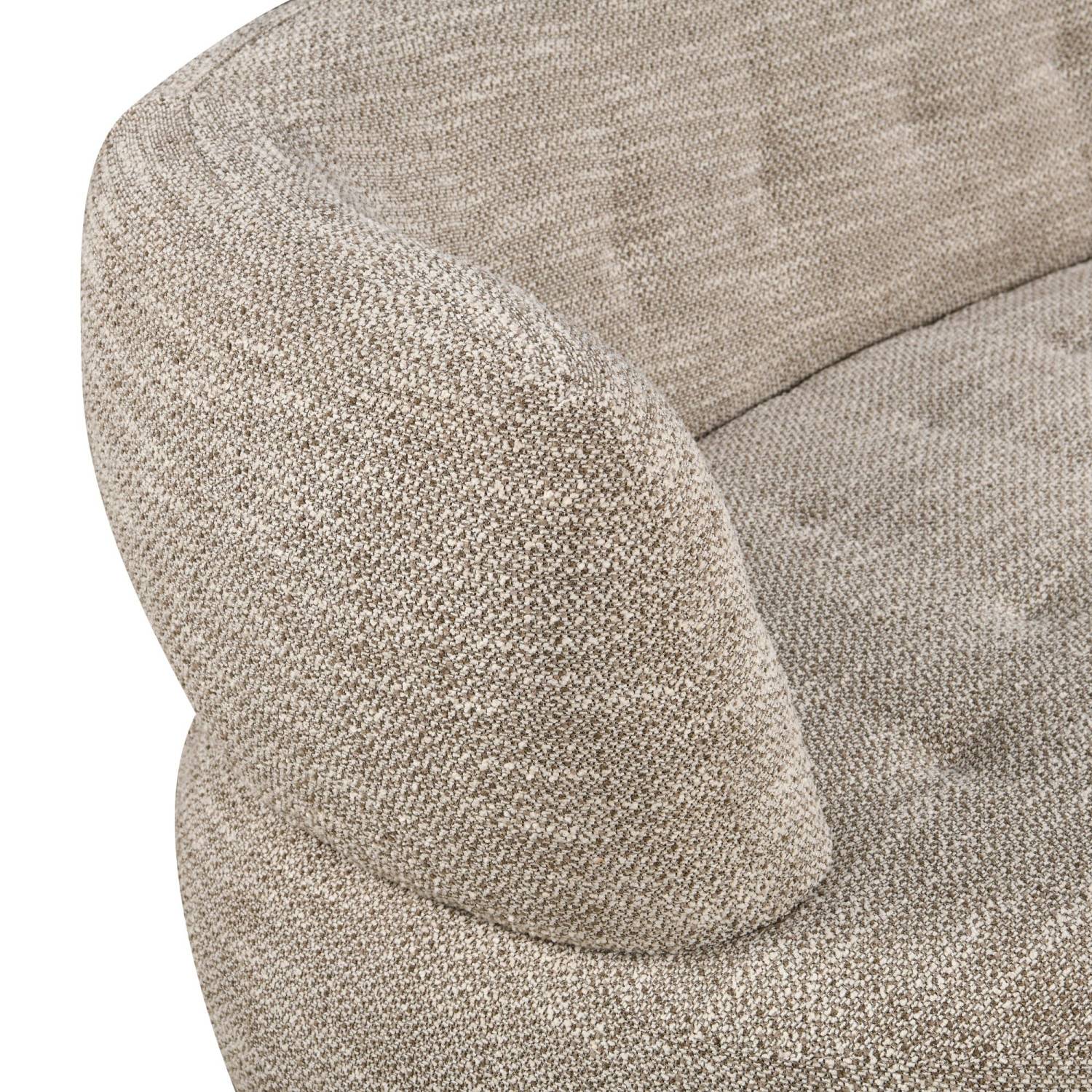 Armlehne des Designer Sofas in beigem Stoff mit Knopfheftung und Webstruktur – Lipardia