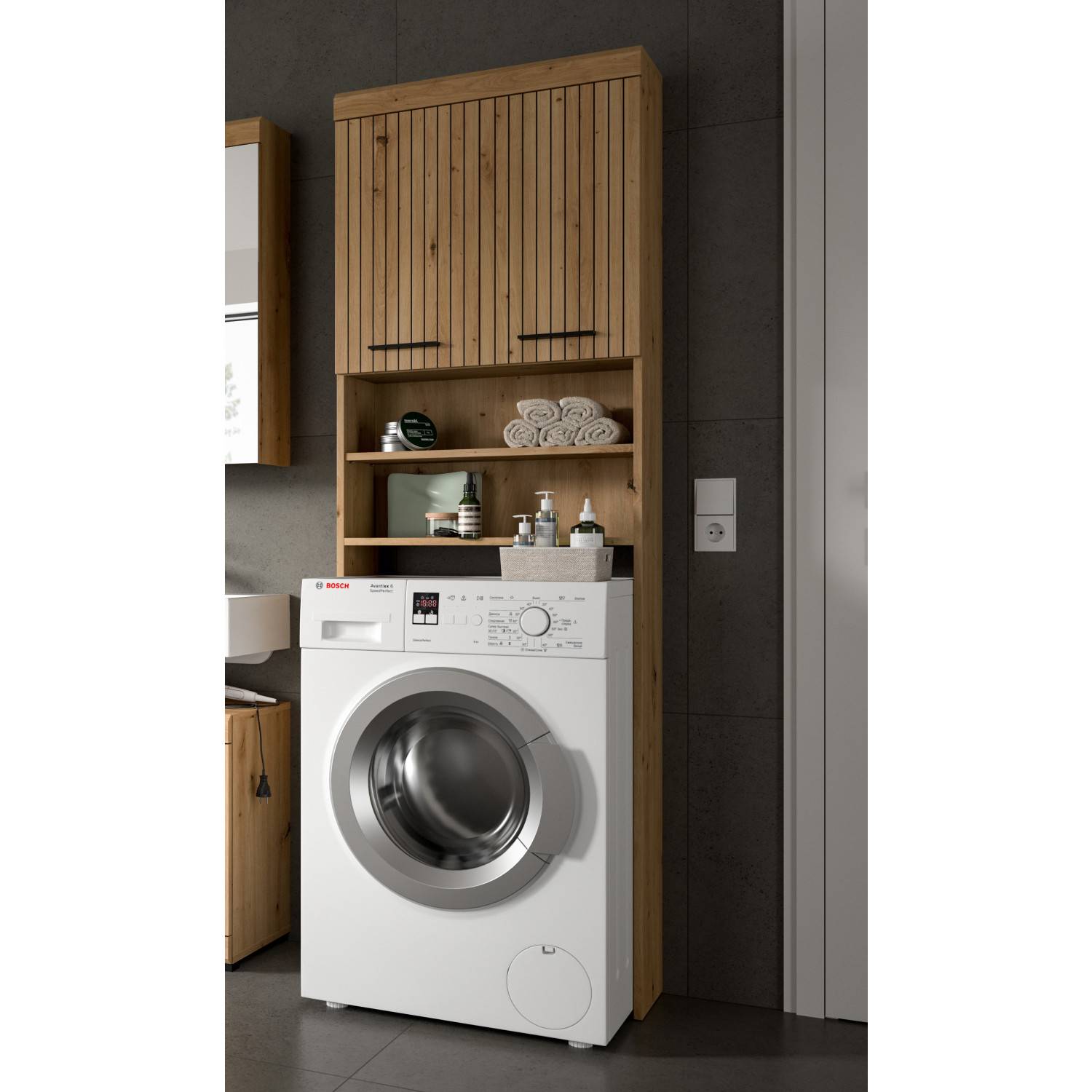 Bad Hochschrank in Holzdekor über einer weißen Waschmaschine im modernen Badezimmer – Lasewood