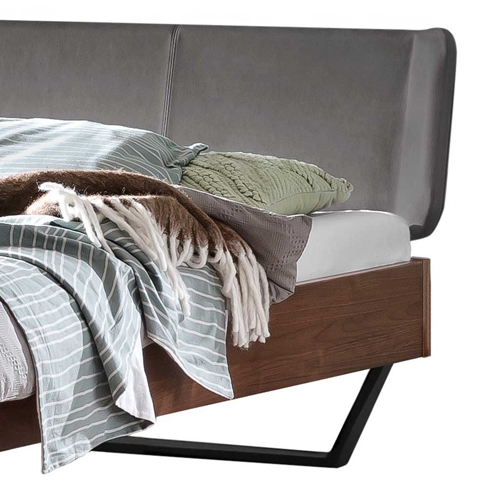 Bett im Industrial Design aus Nussbaum in Braun - Murphy